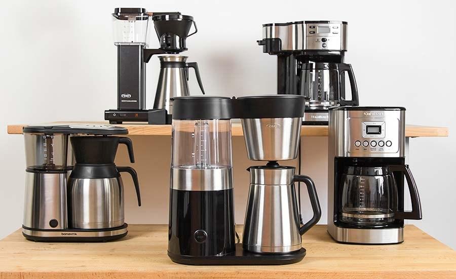 Какая кофеварка лучше гейзерная или капельная. Капельная кофеварка для кофейни. Кофе кофемашина капельного типа. Виды кофейников. Виды кофеварок.